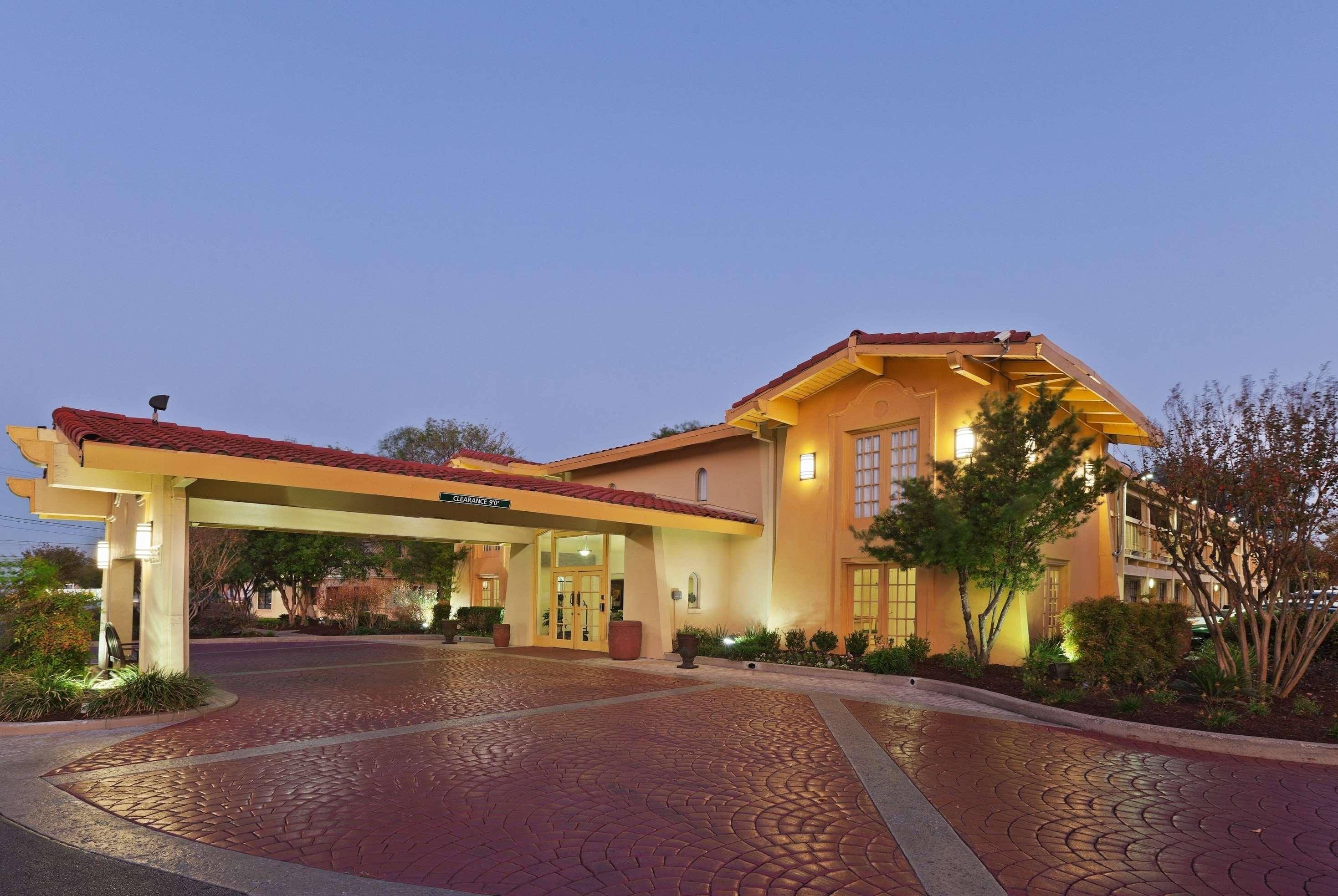 La Quinta Inn By Wyndham Austin Oltorf Bagian luar foto