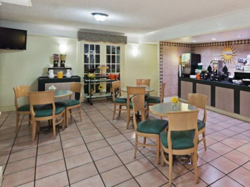 La Quinta Inn By Wyndham Austin Oltorf Restoran foto